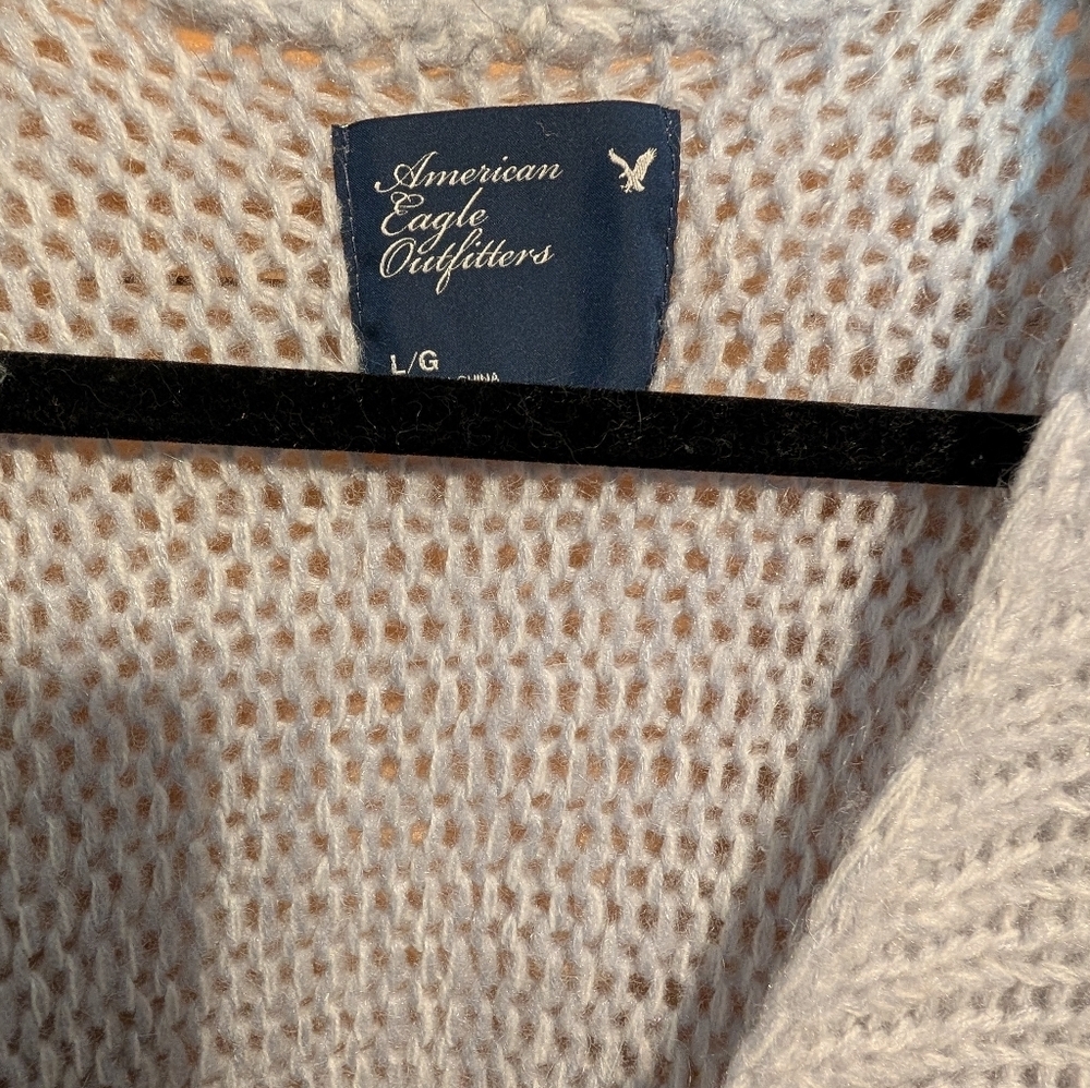 American Eagle Soft Knit Light Gray V-Neck Sweater,Loose Knit, Large. Periwinkle - Picture 2 of 2